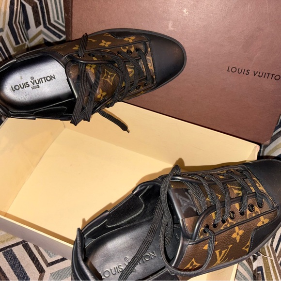 Louis Vuitton - Picture 1 of 3